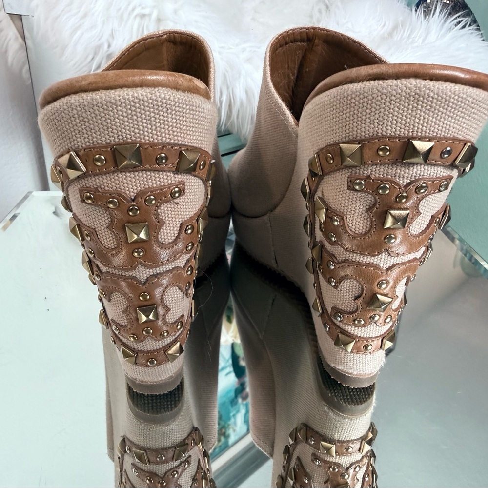 Tory Burch Gold Studded Canvas Wedge Mules Cream Tan 9.5 Opentoe Platform Boho